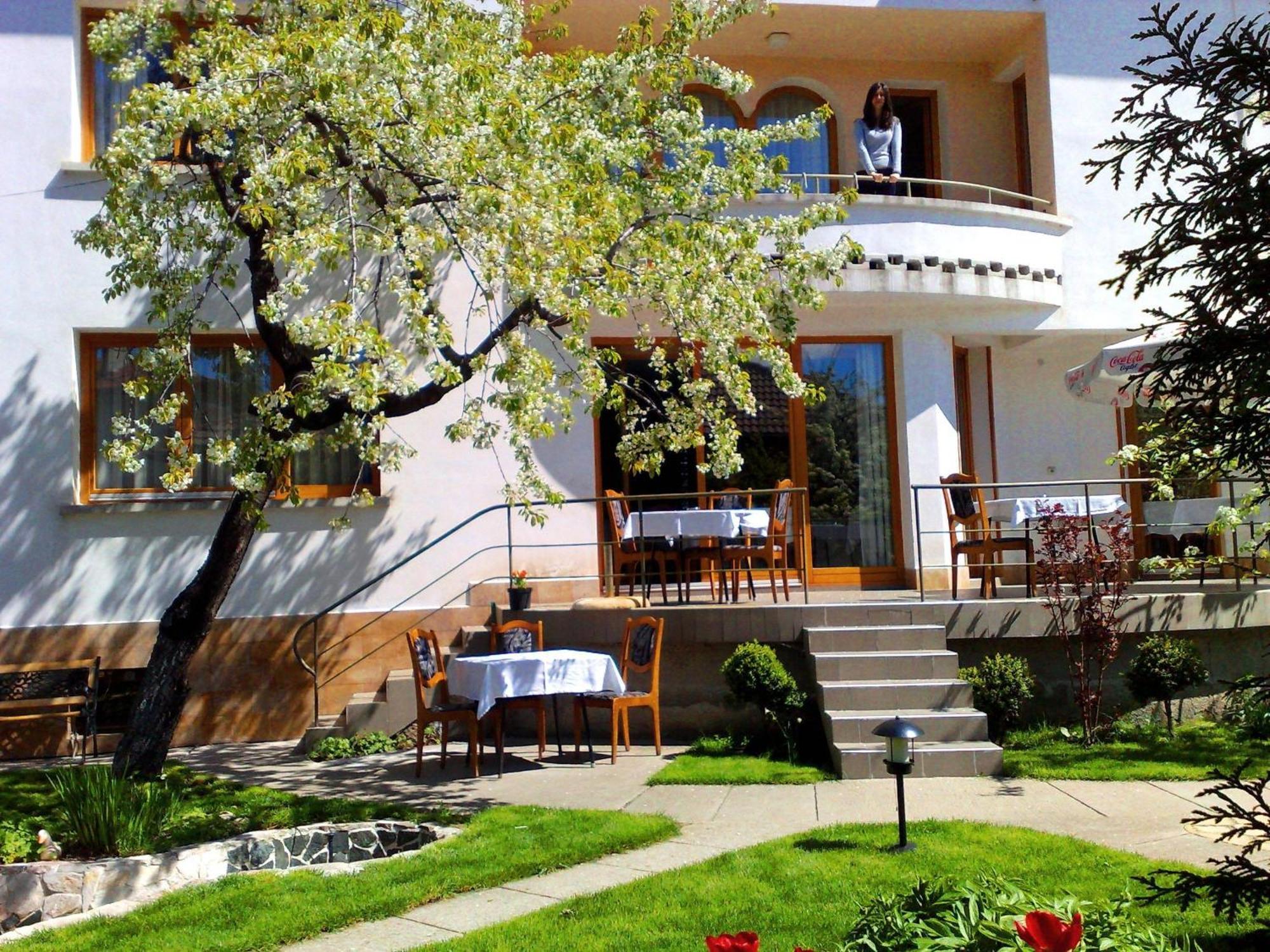 Family Hotel Sonata Самоков Экстерьер фото